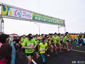 蘆竹濱海全國馬拉松7000人奔馳西濱快速道路