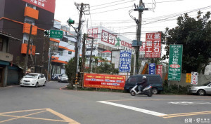 楊梅區公所辦理三民里裕成路與省道台一線路口交通壅塞改善案。