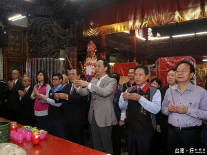 市長朱立倫出席新店太平宮舉行的開漳聖王聖誕祝壽儀式。（圖／記者黃村杉攝）