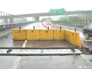 東西向伸縮縫施工 慈雲接台68 315施工