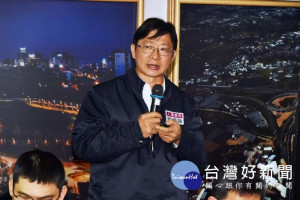 桃園市副市長王明德主持市政會議，聽取人事處長郭修發「創新人事服務、提升組織效能」簡報。