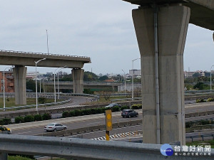 國2甲線都市計畫變更案公告，天空斷橋可連接