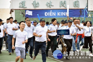 「FrieslandCampina Vietnam企業運動會」開幕，透過羽毛球、網球、足球等運動競賽，增加團隊合作精神及企業向心力。 