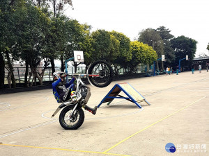永平工商汽車科16歲陳文懋，是新生代技術型越野車第一把交椅。