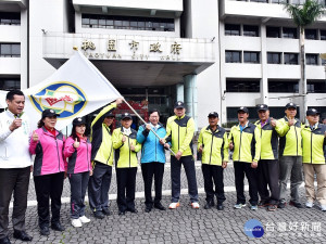 全國原民運動會授旗鄭市長勉選手再創佳績。