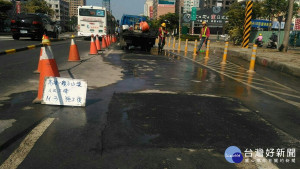 ▲高雄市政府工務局成立道路挖掘管理中心，為市民把關路面施工及管線安全。（圖／記者郭文君攝）