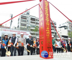 桃園市長鄭文燦出席「中壢區自強多目標立體停車場興建工程開工動土典禮」。