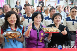 社會處處有温暖　肉品商贈雞肉讓社區老人嘗鮮