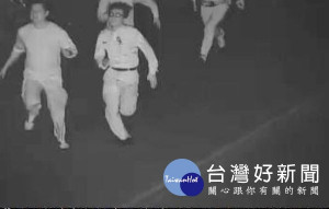 蔡姓通緝犯為了一碗牛肉麵，深夜與北港警方街頭路跑追捕，終遭逮獲。（記者陳昭宗拍攝）