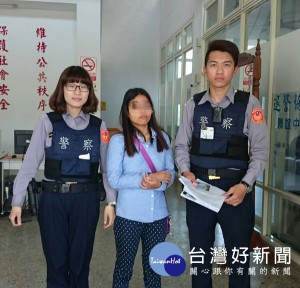 北港警方落實盤查，逮獲逃逸5年並涉及竊盜遭通緝的女外勞。（記者陳昭宗拍攝）