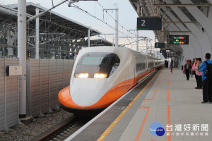行政院30日表示，高鐵隧道的纜線工程大多已完成招標，預計5月初開始施工，7月底前會開通高鐵列車的WiFi網路服務。（圖／Flickr Chi-Hung Lin）