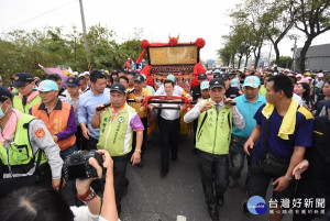 31日下午大甲媽祖鑾駕由花壇鄉進入彰化市區，由縣長魏明谷、花壇鄉長李成濟親自接駕。
