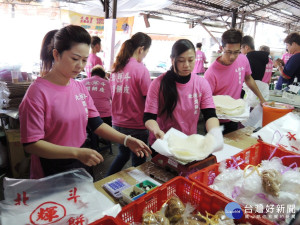 清明節傳統習俗包潤餅祭祖　百年老店「潤餅輝」忙到腰都撐不直