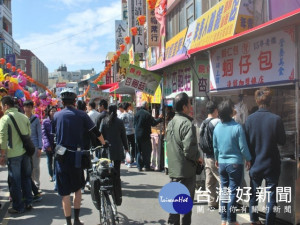 台中市大甲媽祖遶境活動，成為國內外觀光重點，鎮瀾宮前的順天路

常因遊客潮常把路擠得水洩不通，地方籲規畫為徒步區。（記者陳榮

昌攝）