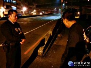 男子深夜喃喃自語疑似卡陰暖警助返家