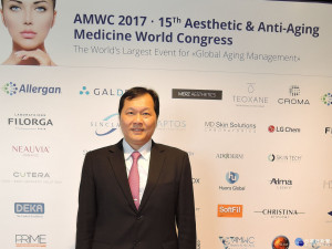 王正坤醫師參加世界美容醫學大會AMWC，分析最新歐美醫學美容趨勢。