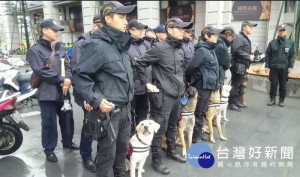 新北市政府警犬隊，出動10人6隻偵爆犬進行維安勤務。