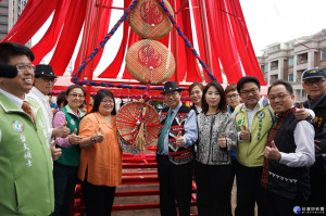 桃園市長鄭文燦前往平鎮區雲南文化公園，出席「2017龍岡米干節開幕記者會」。