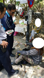 女通緝犯力大如牛 男雙警合力制伏