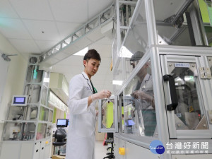 亞大醫院設自動化驗尿系統。林重鎣攝