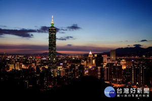 內政部營建署公布2016年度第3季房價負擔能力指標統計成果，台北市房價所得比為15.47倍，意即想在台北市區買房，得不吃不喝15.47年才有可能。（圖／Pixabay）