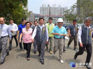 福田水資中心太陽能電場啟用林市長到場視察。