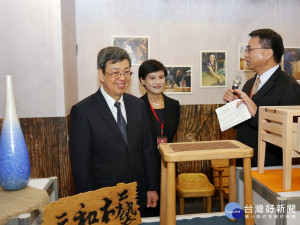 建仁蒞臨文博會桃園展區  工藝大師ㄚ桃園哥來相挺