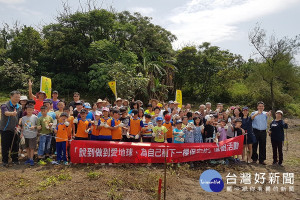 「說到做到愛地球、為自己種下一棵保安樹」植樹活動，在壯圍鄉過嶺村登場。（圖／羅東林管處提供）