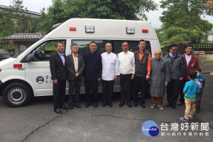 北市地藏淨宗學會捐贈救護車給北榮員山分院。（圖／北榮員山分院提供 ）