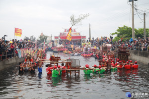 布袋百年民俗祭典　神轎「衝水路、迎客王」 