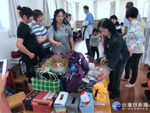 康寧大學學生「把愛傳出去」，關懷大愛村原住民幼兒園。