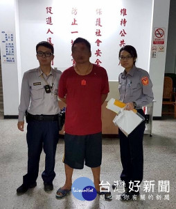 吳男車禍遇警協助處理，卻因攜毒心虛丟包，反而遭警方搜出毒品逮捕。（記者陳昭宗拍攝）