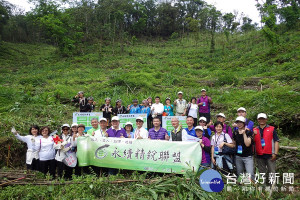 永續精銳聯盟發動企業認養造林。（圖／羅東林管處提供）