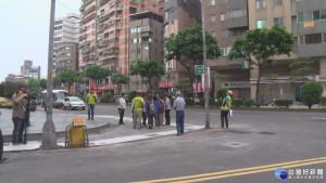 人行道變車道.路燈成路霸　車禍頻傳惹民怨