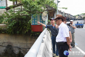 水里鄉拔馬坑溪護岸坍塌，林縣長指示農業處儘速搶修。