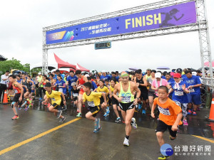 「2017桃園航空城全國馬拉松」於大園海軍桃園基地盛大展開。