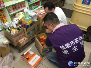 針對「極品正露丸」及「"極東"正露丸」遭竄改藥品效期標籤，桃園市政府衛生局啟動啟動問題藥品下架回收機制。 