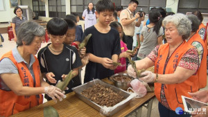 傳承阿嬤手作美味　和平國小學生挑戰包粽