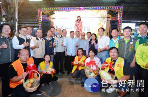 桃園市長鄭文燦前往桃園果菜市場，出席「粽愛桃園．端午傳情」端午節社會服務公益活動。