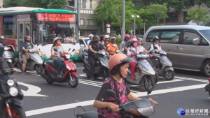 民代爭取塗銷禁行機車　保障機車族權益