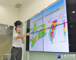 ▲陳菊指出，今晚鋒面來臨，山區平地雨勢將明顯增加，各局處保持高度警戒即時應變。（圖／高雄市政府提供）