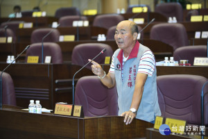 市議員莊玉輝表示，北商大學周邊食衣住行育樂等民生功能不足，市府應該協助改善。(圖／桃園市議會提供)