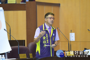 ▲黃敬平議員提出幼兒「第三胎」優先就讀公托或幼兒園的要求，希望市府給予願意養育「第三胎」的家庭有更多教育與休閒設施的利用。（圖／桃園市議會提供）