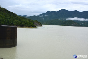 連日暴雨後的曾文水庫依是壯麗。(圖/記者黃芳祿攝) 