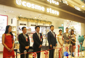 日本最大美妝網站@ cosme微風信義店盛大開幕，凱文老師、愷樂、川瑞玲名等人出席剪綵。（圖／陳儷文 攝）