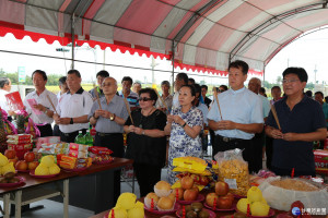 朴子農會稻穀烘乾中心，6月8日下午由縣長張花冠、朴子市長王如經、市代會主席黃基全和農會總幹事黃純真等人主持完工謝土儀式〔圖二／嘉義縣政府提供〕