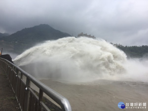 新北市水利局表示，此波梅雨鋒面的豐沛雨量，可能造成水庫原水濁度升高，進而造成突發停水狀況，因此籲請民眾及早儲水備用。（圖／資料照片，記者陳寶印攝）