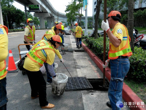 梅雨鋒面將來襲　北市加強溝渠巡檢清疏