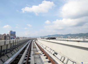 中捷綠線軌道鋪設完成　暑假可見電車奔馳（圖／台中市政府提供）