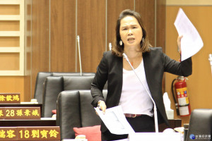 議員劉寶鈴指：「毒品入侵校園，不輸恐怖攻擊？」（記者許素蘭／攝）